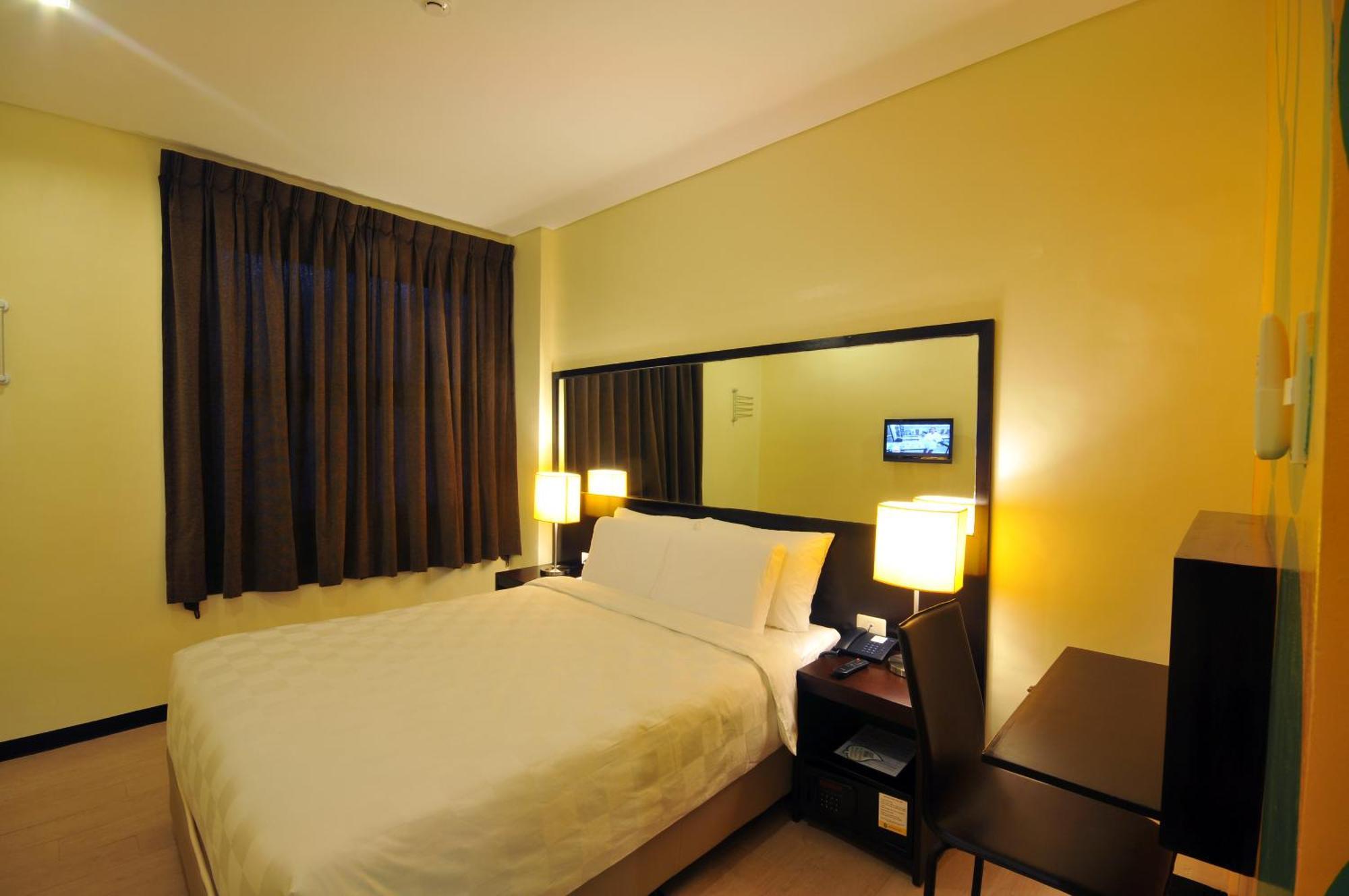 Go Hotels Iloilo Exterior foto